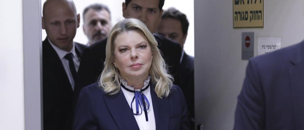 Sara Netanjahu, Ehefrau des israelischen Ministerpräsidenten Netanjahu, trifft zu einer Anhörung vor dem Magistratsgericht ein.