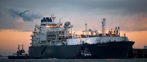 Das LNG-Spezialschiff „Höegh Esperanza“ vor Wilhelmshaven (Archivbild vom 15. Dezember 2022).