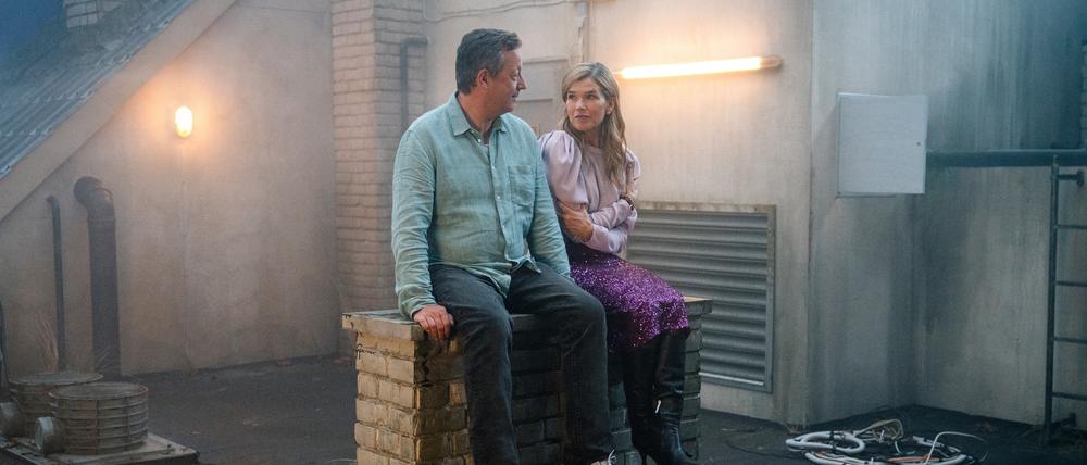 „Kurzschluss hoch drei“, die Silvestergeschichte mit Anke Engelke und Matthias Brandt“, am Montag um 23:30 Uhr im ERSTEN. 