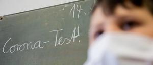 Schnelltests sollen Infektionen an Schulen vorbeugen. 