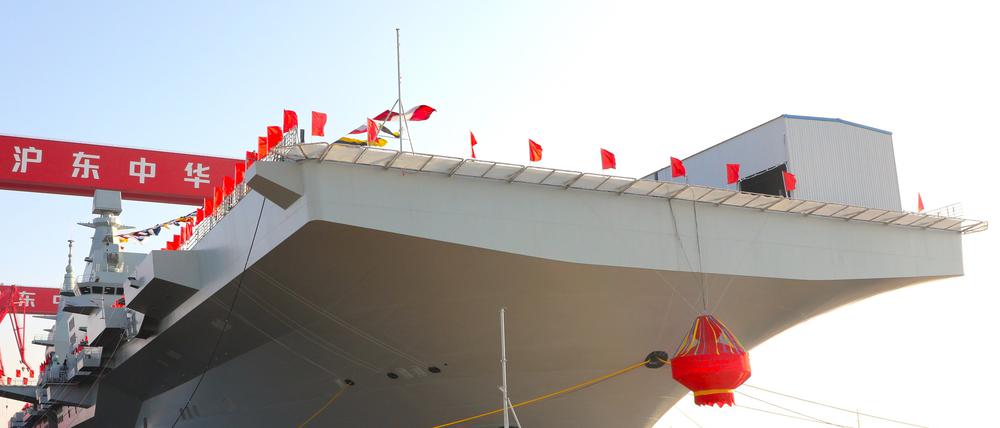 Dieses Bild zeigt Chinas erstes amphibisches Angriffsschiff der neuen Generation vom Typ 076, die Sichuan.