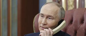 Mit Kiew telefoniert der Kreml-Chef Putin im Rahmen der landesweiten Wohltätigkeitsaktion „Weihnachtsbaum der Wünsche“ vermutlich nicht. 