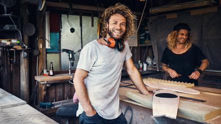 Um im Job glücklich zu werden, muss man nicht immer studieren. Viele Menschen schätzen die Arbeit im Handwerk.