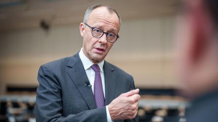 Friedrich Merz, CDU Bundesvorsitzender und CDUCSU Fraktionsvorsitzender im Bundestag und Unions-Kanzlerkandidat, kritisiert Elon Musk für seinen Gastbeitrag in der „Welt am Sonntag“.