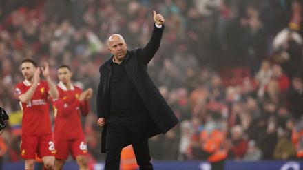 Arne Slot stimmte Jürgen Klopp bei seinem Abschied an und die Fans taten es ihm nach. Nun dürften sie den Nachfolger Klopps auch ohne dessen Hilfe besingen. 