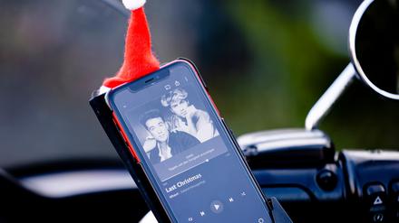Weihnachtssongs wie „Last Christmas“ von Wham! dominieren die vorderen Plätze der Offiziellen Deutschen Charts. (Symbolfoto) 