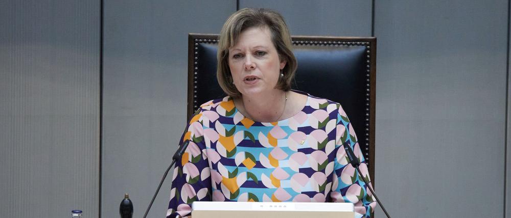 Parlamentspräsidentin Cornelia Seibeld behält im Blick, ob Abgeordnete sich im Plenarsaal an die Regeln halten. (Archivbild)