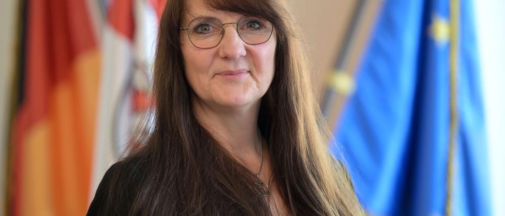 Brandenburgs Innenministerin Katrin Lange (SPD) zeigt sich kooperativ bei einer kritischen Überprüfung des Verfassungstreuechecks im Jahr 2025. Das geht auf eine Vereinbarung im Koalitionsvertrag mit dem BSW zurück. (Archivbild)