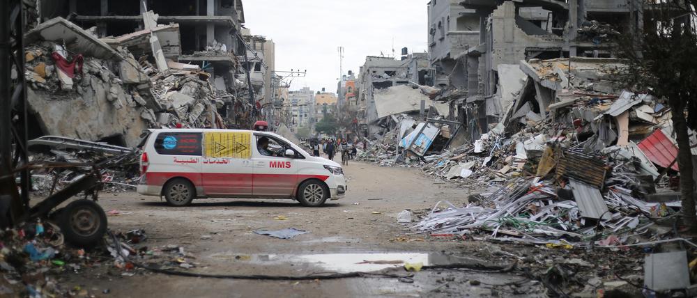 Die Weltgesundheitsorganisation verurteilt, dass Israels Einsätze immer wieder auch die Gesundheits-Infrastruktur im Gazastreifen treffen.