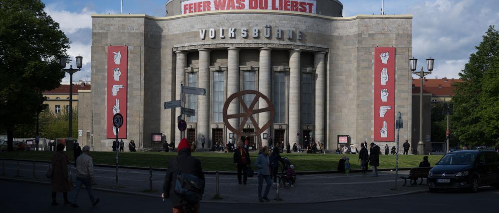 Im Februar war der Intendant der Volksbühne, René Pollesch, unerwartet gestorben. Das Theater organisierte eine Gedenkfeier. (Archivbild)
