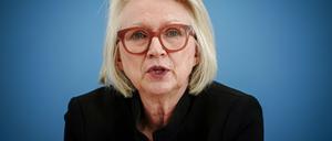 Die Vorsitzende der sogenannten Wirtschaftsweisen, Monika Schnitzer, warnt vor den drastischen Folgen mangelnder Reformen.