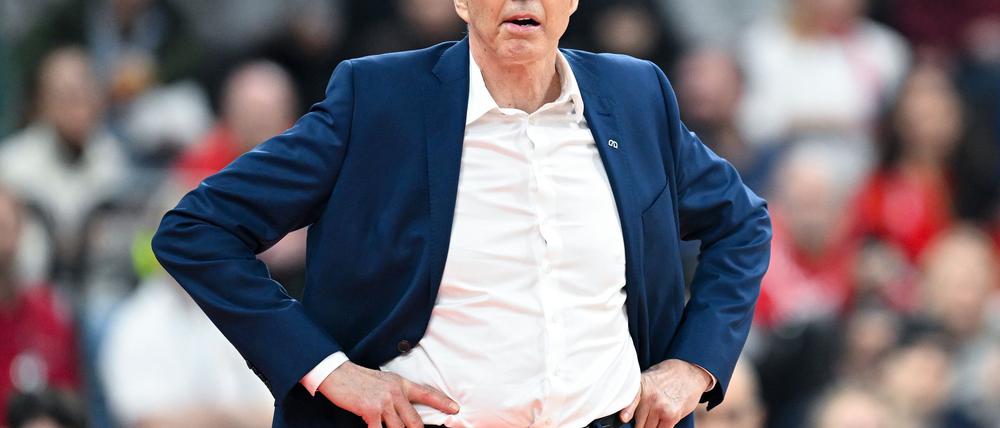 Bayern-Coach Herbert siegt mit seinem Team in Frankfurt.