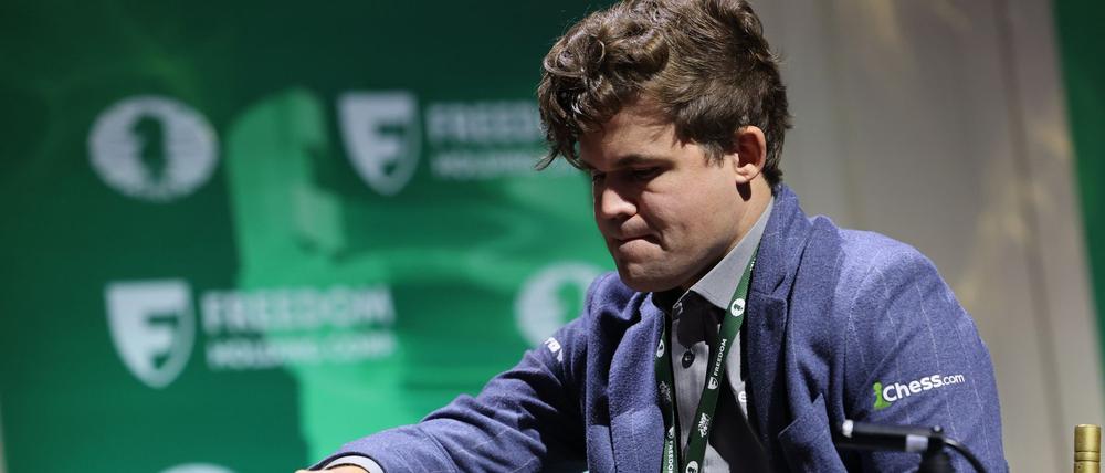 Titelverteidiger Magnus Carlsen hat den Rückzug vom Rückzug angekündigt.