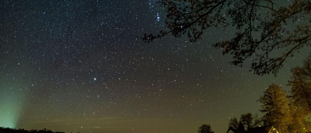 Der Sternenhimmel bietet zum Jahreswechsel ein prächtiges Schauspiel. (Symbolbild)