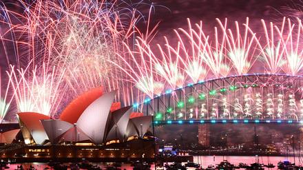 In Sydney soll das Feuerwerk in der Silvesternacht diesmal größer werden als je zuvor. (Archivbild vom letzten Jahr)
