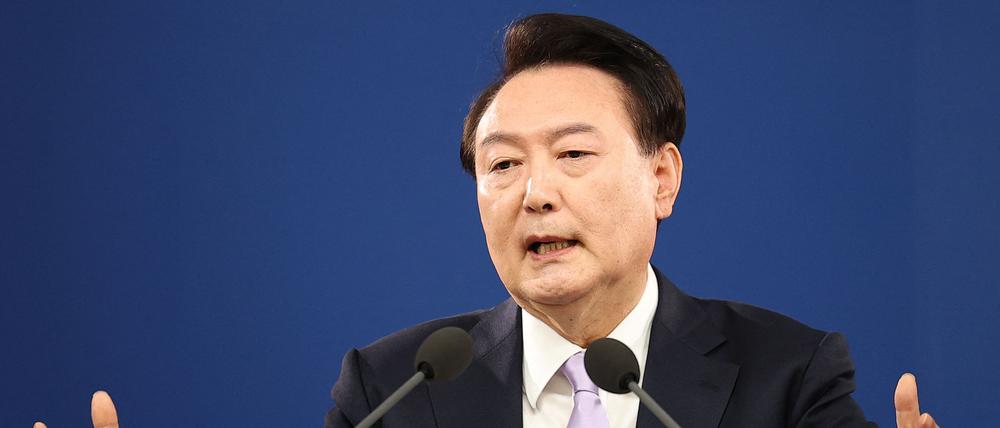 Yoon Suk Yeol hatte angesichts eines Haushaltsstreits am 3. Dezember überraschend von der Verhängung des Kriegsrechts Gebrauch gemacht.