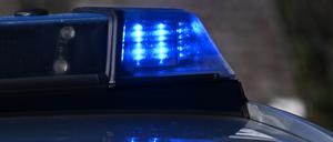 Ein Blaulicht auf einem Polizeifahrzeug.