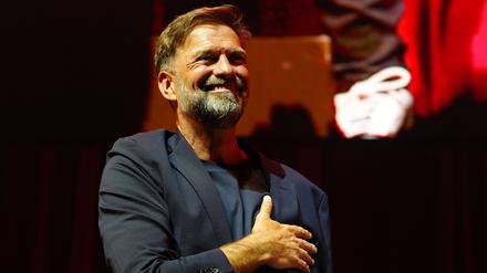 Hand aufs Herz. Jürgen Klopp gefällt das Geschäftsmodell von Red Bull.