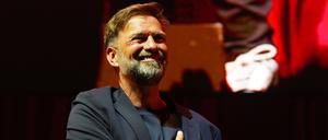 Hand aufs Herz. Jürgen Klopp gefällt das Geschäftsmodell von Red Bull.