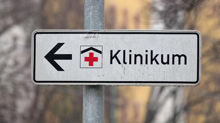 Die Kliniken bereiten sich auf lange Schichten während der Silvesternacht vor. (Symbolbild)