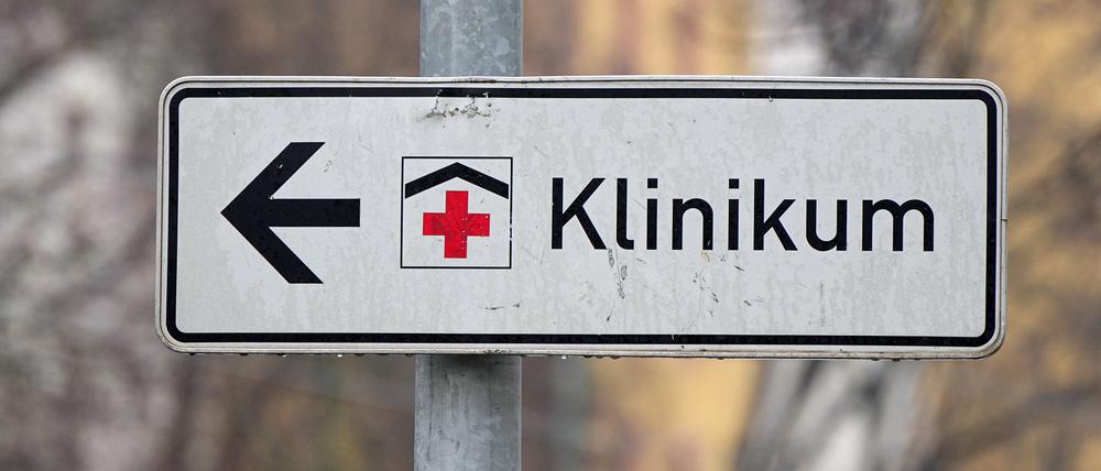 Die Kliniken bereiten sich auf lange Schichten während der Silvesternacht vor. (Symbolbild)