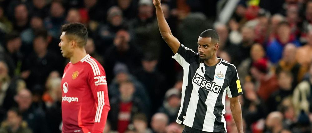 Alexander Isak bejubelt seinen Treffer.