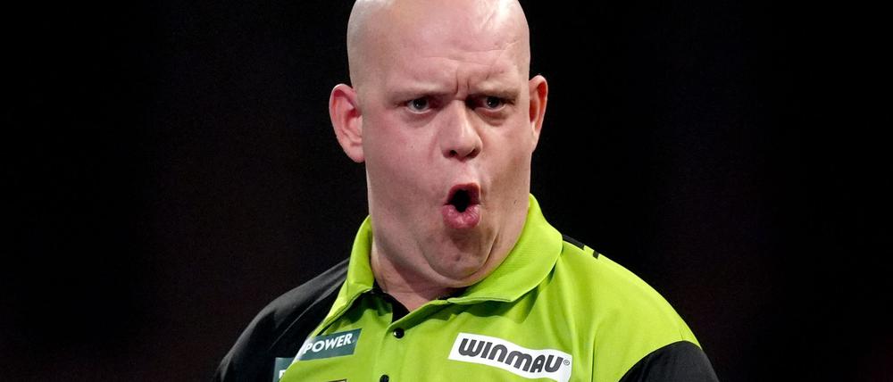 Steht souverän im Viertelfinale: Der dreimalige Weltmeister van Gerwen.