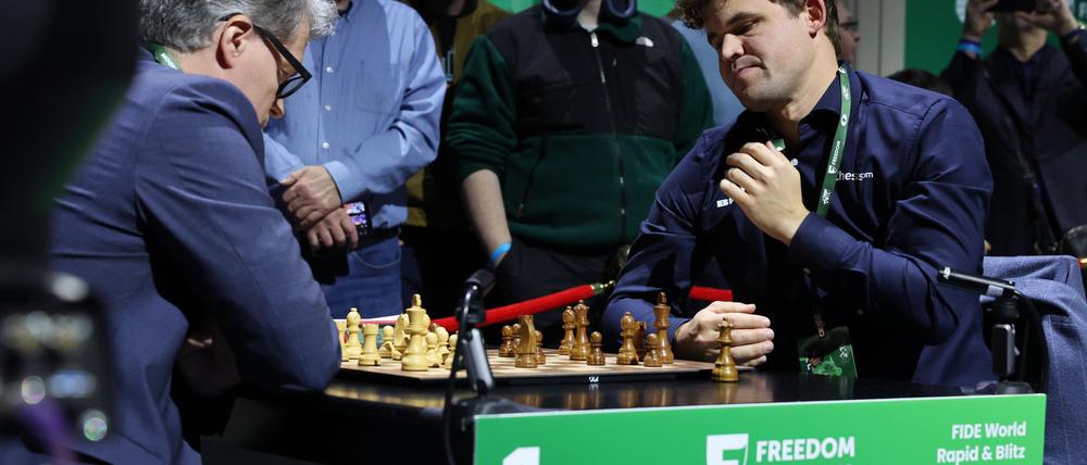 Magnus Carlsen trat zur Blitzschach-WM doch an, in Jeans.