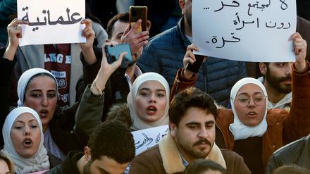 In Syrien wird genau beobachtet, ob die Übergangsregierung die Rechte von Frauen respektiert. (Archivbild)