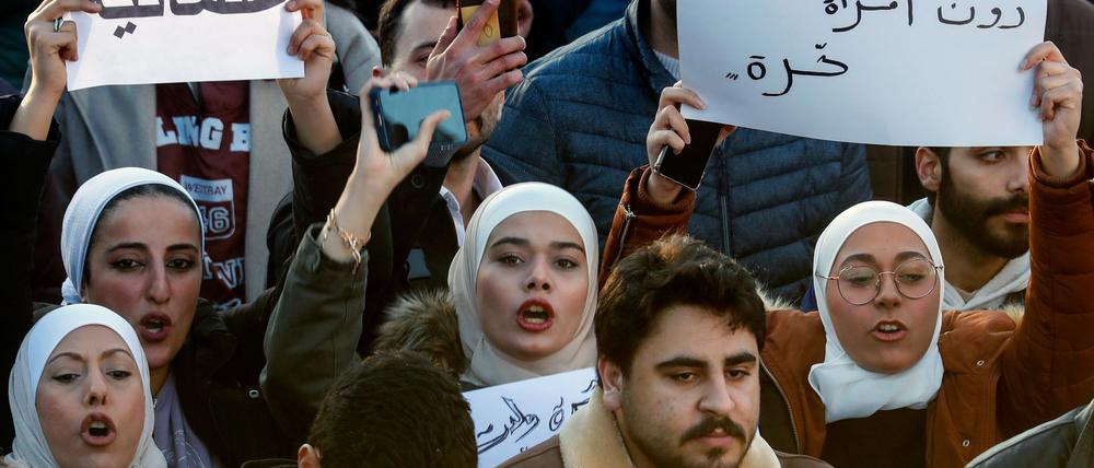 In Syrien wird genau beobachtet, ob die Übergangsregierung die Rechte von Frauen respektiert. (Archivbild)