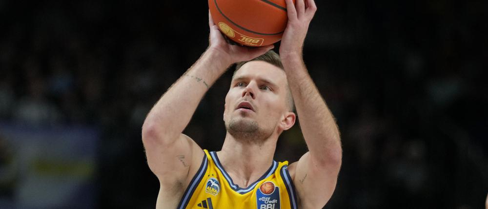 Kapitän Martin Hermannsson war bester Alba-Werfer