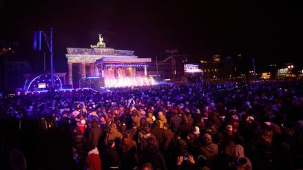 Tausende kamen zur Silvesterparty am Brandenburger Tor. (Foto aktuell)
