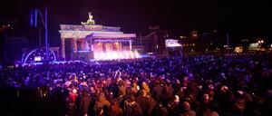 Tausende kamen zur Silvesterparty am Brandenburger Tor. (Foto aktuell)