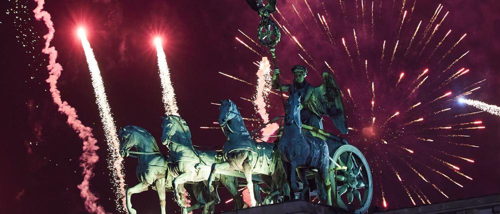Am Brandenburger Tor wurde ein großes Feuerwerk abgefeuert.