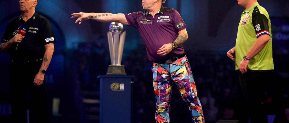 Greifen sich verbal an: der Schotte Wright und der Niederländer van Gerwen.