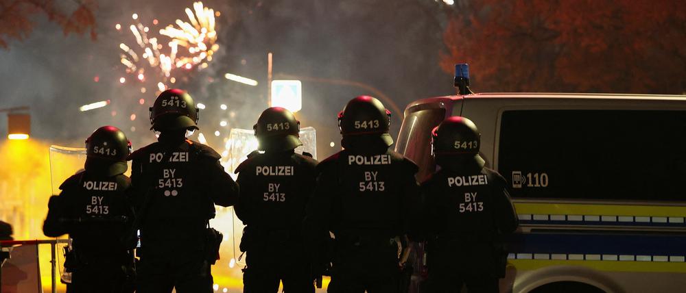 Großeinsatz für die Polizei: 4000 Beamte waren zum Jahreswechsel auf den Straßen Berlins unterwegs.