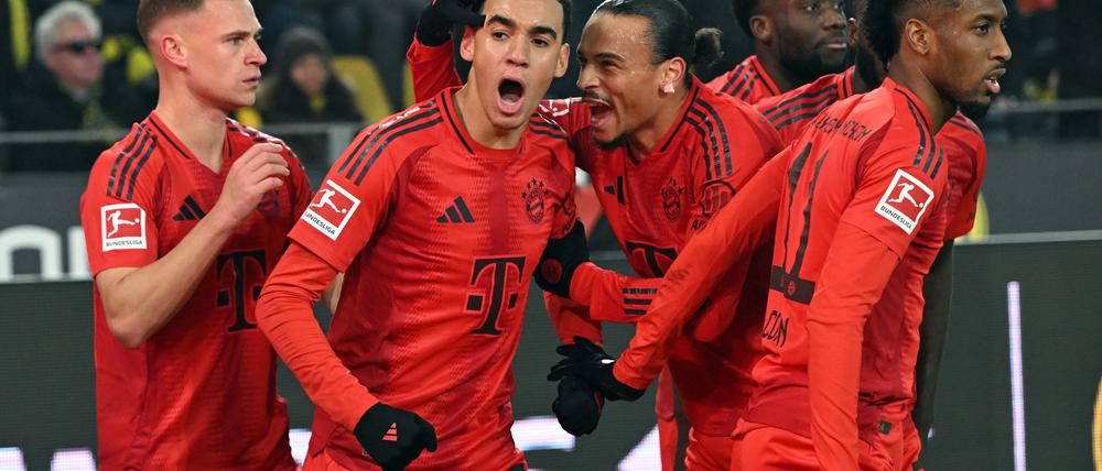 Bei Spielern wie Joshua Kimmich (l), Jamal Musiala (M) und Leroy Sané ist die Bayern-Zukunft offen. Selbiges gilt für Alphonso Davies und Kingsley Coman.