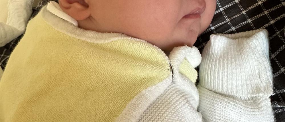 Das erste Neujahrsbaby 2025 im Potsdamer Klinikum Ernst von Bergmann heißt Ryan.