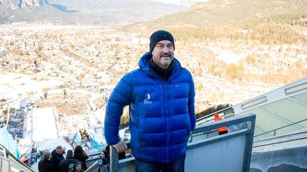 Immer da, wo es mediale Aufmerksamkeit gibt: Am Neujahrstag hat Bayerns Ministerpräsident Markus Söder das Springen der Vierschanzentournee in Garmisch-Partenkirchen besucht.