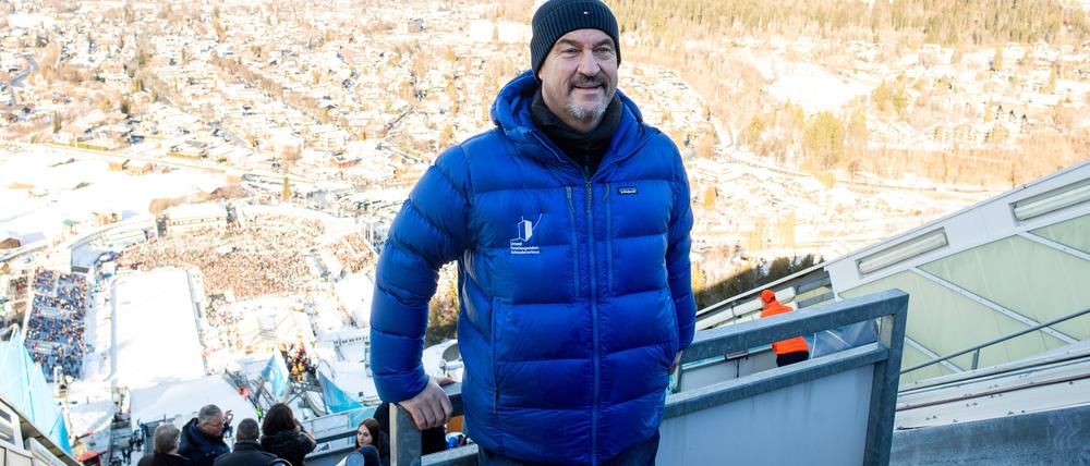 Immer da, wo es mediale Aufmerksamkeit gibt: Am Neujahrstag hat Bayerns Ministerpräsident Markus Söder das Springen der Vierschanzentournee in Garmisch-Partenkirchen besucht.