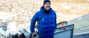 Immer da, wo es mediale Aufmerksamkeit gibt: Am Neujahrstag hat Bayerns Ministerpräsident Markus Söder das Springen der Vierschanzentournee in Garmisch-Partenkirchen besucht.