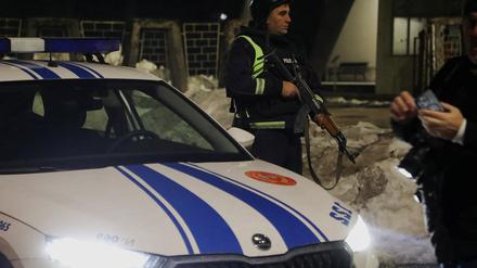 Ein Polizist in Montenegro.