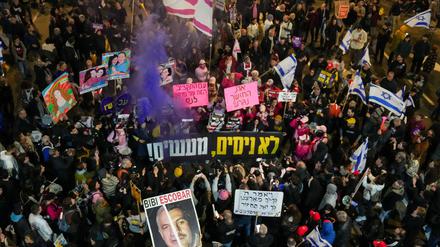 Angehörige der Geiseln fordern unermüdlich ihre Freilassung. (Archivbild) 