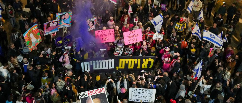 Angehörige der Geiseln fordern unermüdlich ihre Freilassung. (Archivbild) 