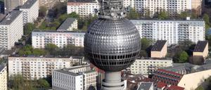 Der Fernsehturm am Alexanderplatz in Berlin