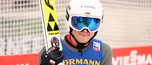 Andrzej Stekala hat mit emotionalen Worten von seinem Leben als schwuler Skispringer berichtet.