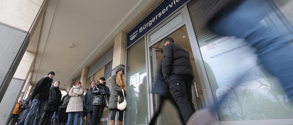 Bürgerservice Wilhelm-Galerie
Schlange vor dem Eingang
