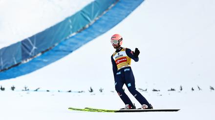 Pius Paschke verpatzte seinen ersten Sprung in Garmisch-Partenkirchen und fiel deutlich zurück.