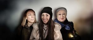 Die Ukrainierinnen Tetiana Chupryna, Angelika Soldatenko und Iryna Mykula (v.l.) hoffen auf Frieden im Jahr 2025.