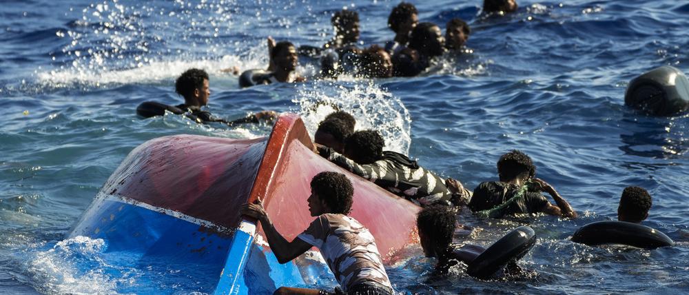 Die zwei Boote kenterten den Angaben zufolge in der Nähe der Kerkenna-Inseln.